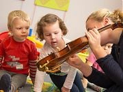 My jesteśmy krasnoludki - koncert na skrzypce w przedszkolu 4 Słonie. 17 XI 2016 r. Fot. Anita Kot